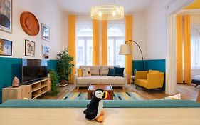 Live Star Apartment